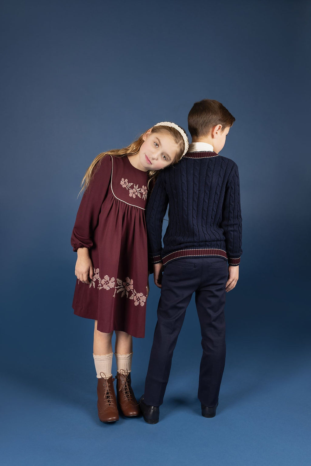 Robe en laine brodée – Rouge