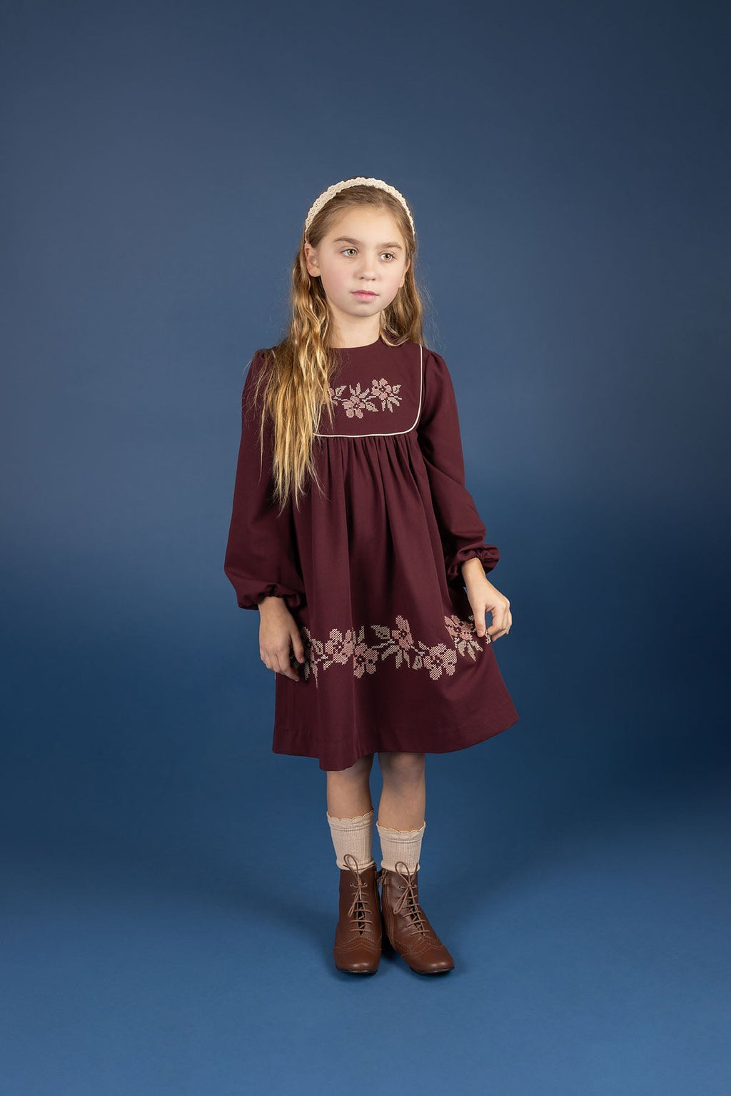 Robe en laine brodée – Rouge
