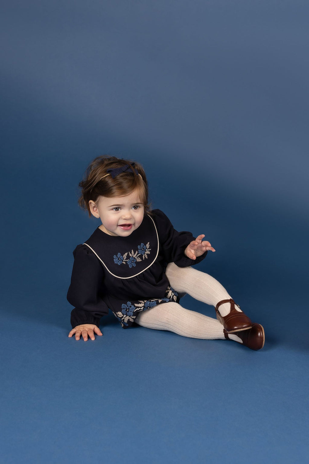 Robe en laine brodée – Noir