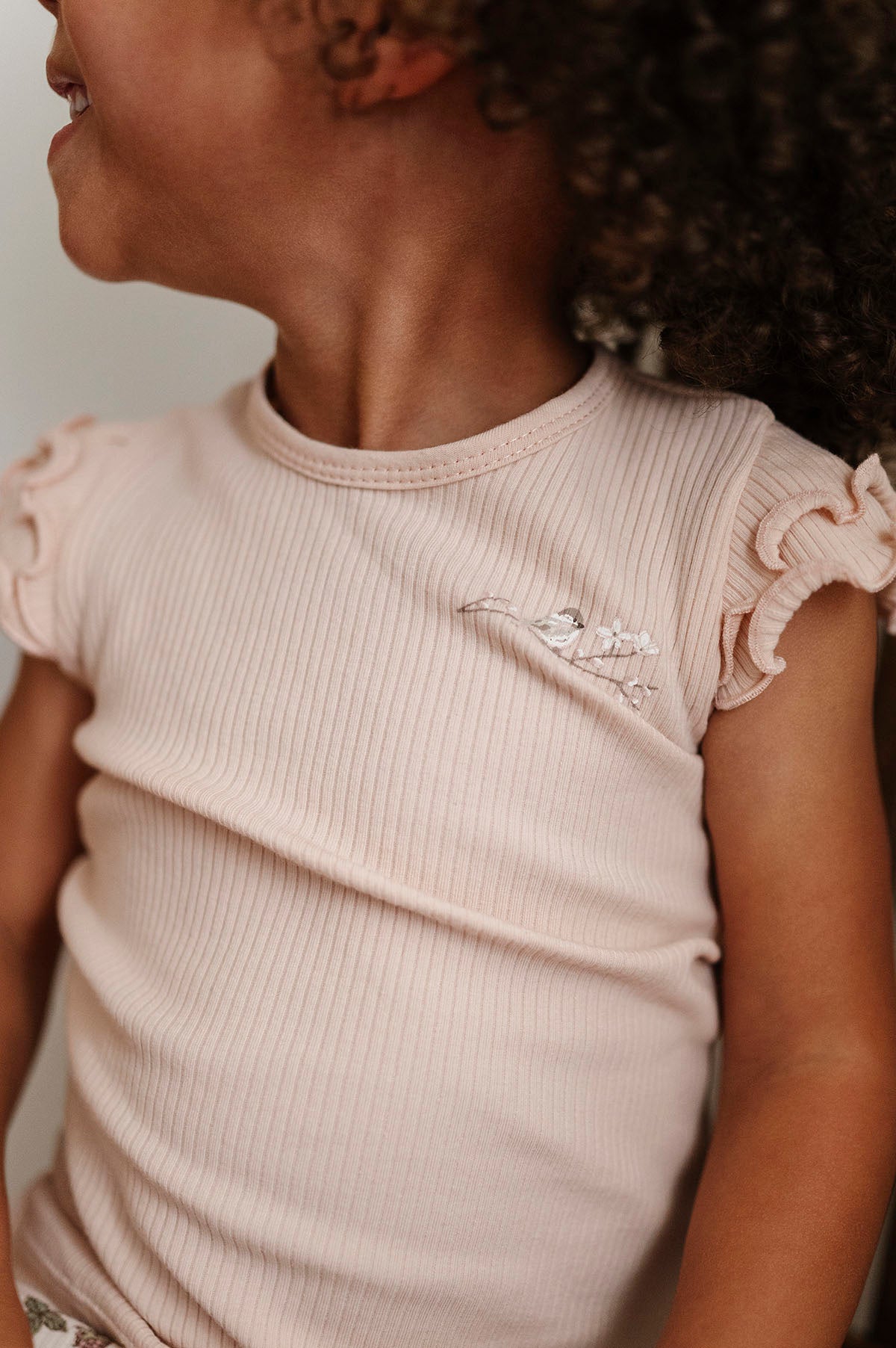Ensemble T-shirt et bas côtelés en jersey de coton avec motifs oiseaux vintage