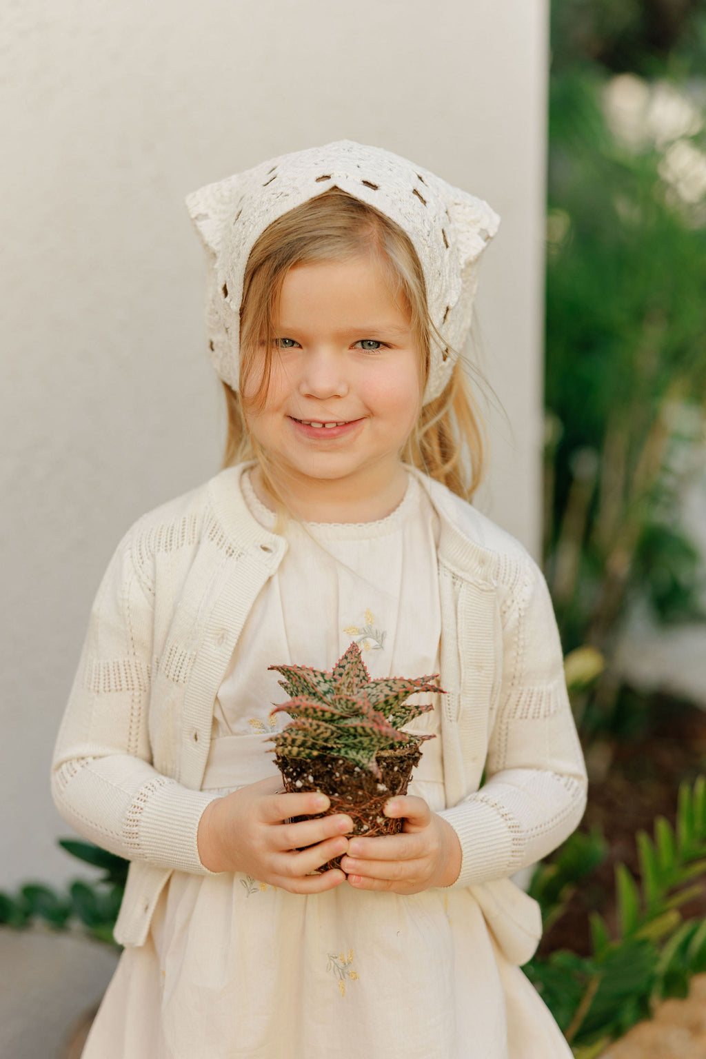 Robe florale brodée pour fille – Ivoire