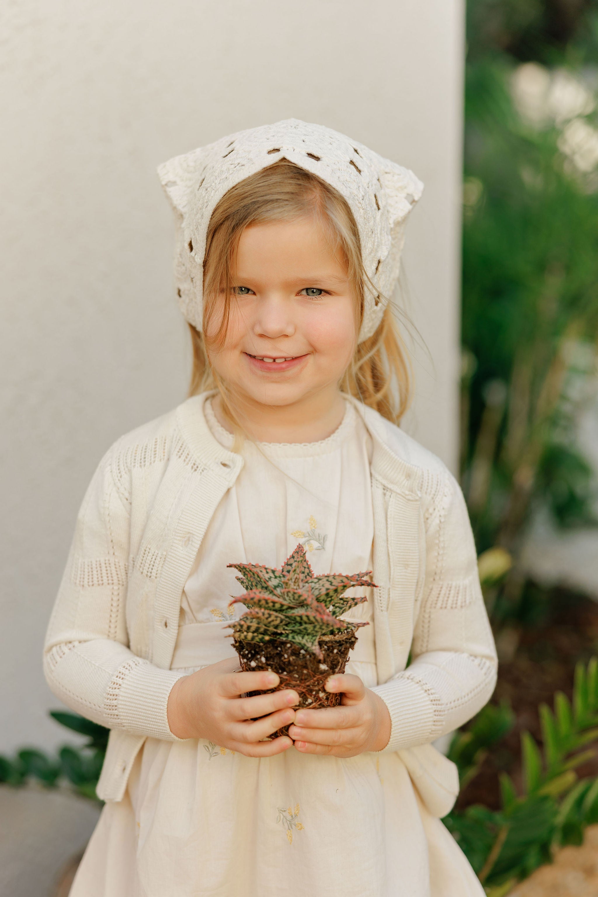 Robe florale brodée pour fille – Ivoire