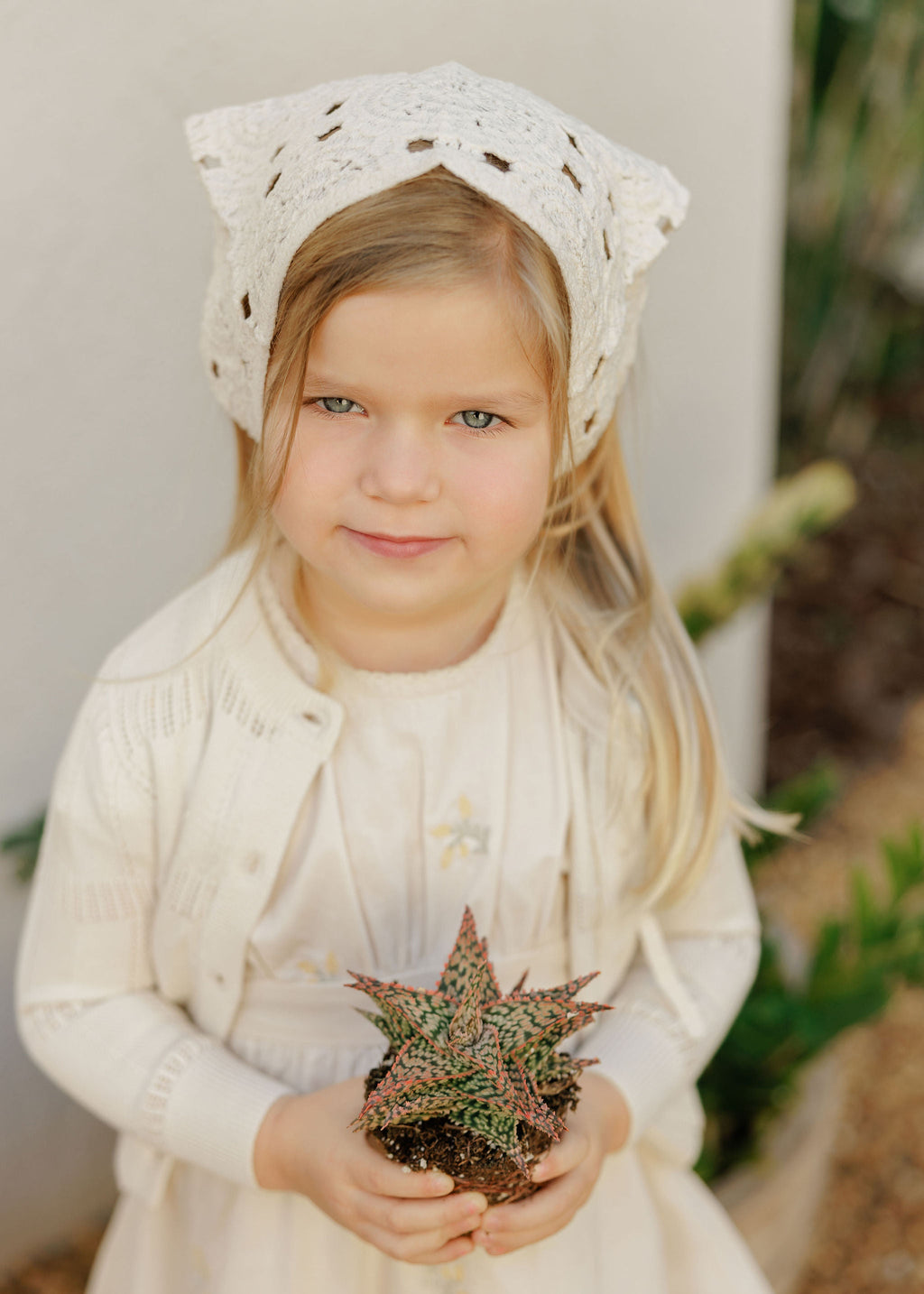Robe florale brodée pour fille – Ivoire
